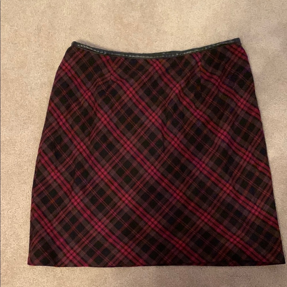 Black and Red Knee-Length Pencil Skirt with Plaid Pattern